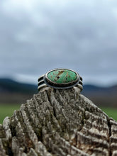 Load image into Gallery viewer, Carico lake turquoise on triple wire band ring