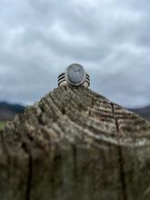 Load image into Gallery viewer, Rosecut grey star sapphire with triple wire band ring