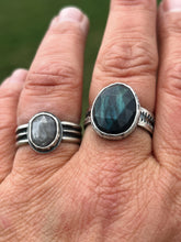 Load image into Gallery viewer, Rosecut grey star sapphire with triple wire band ring