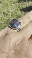 Load and play video in Gallery viewer, Rosecut green labradorite on triple wire band ring
