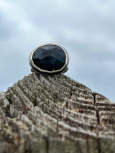Load image into Gallery viewer, Rosecut green labradorite on triple wire band ring
