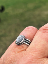 Load image into Gallery viewer, Rosecut grey star sapphire with triple wire band ring
