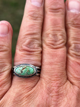 Load image into Gallery viewer, Carico lake turquoise on triple wire band ring
